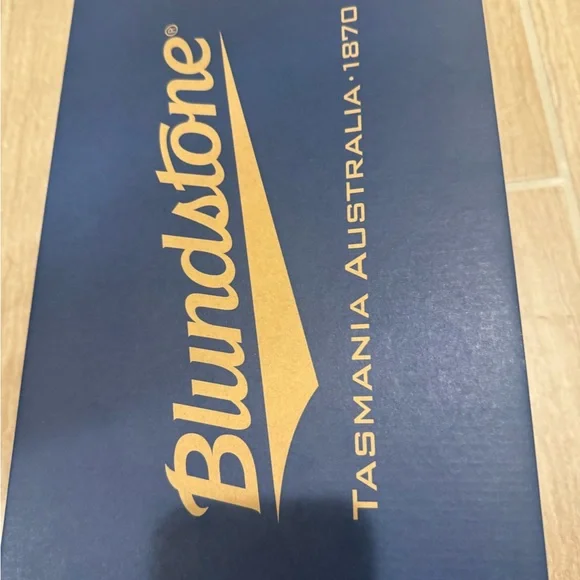 Blundstone Brown 1673 Chelsea Boots with Elastic Panels - Picture 7 of 7